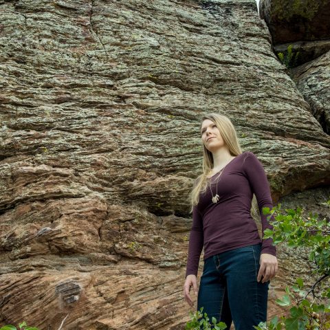 Juliane Dannberg mit Blick in die Ferne